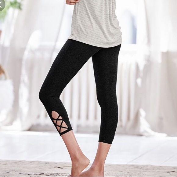 Victoria’s Secret The Everywhere strappy capri - Picture 1 of 3